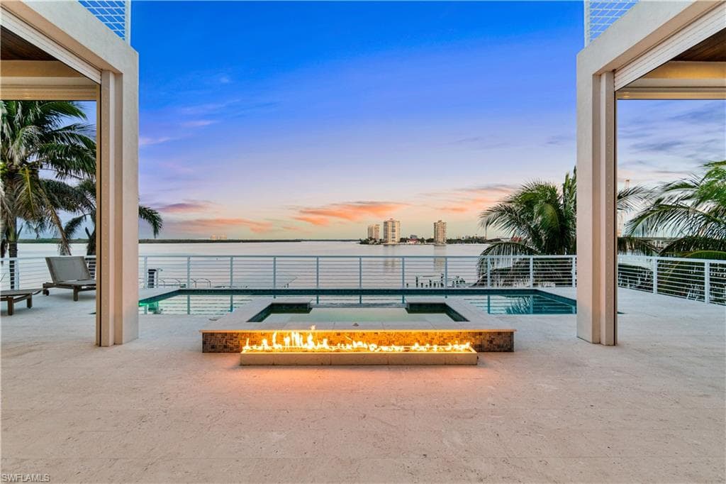 160 Little Carlos Ln, Fort Myers Beach, FL 33931-1