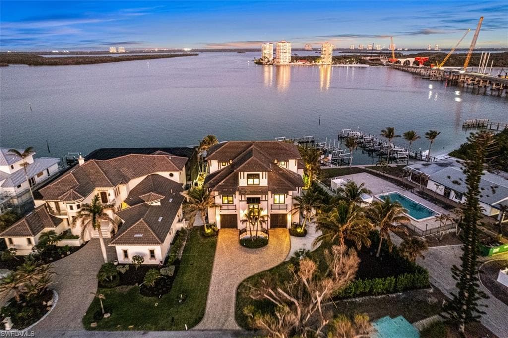 160 Little Carlos Ln, Fort Myers Beach, FL 33931-7