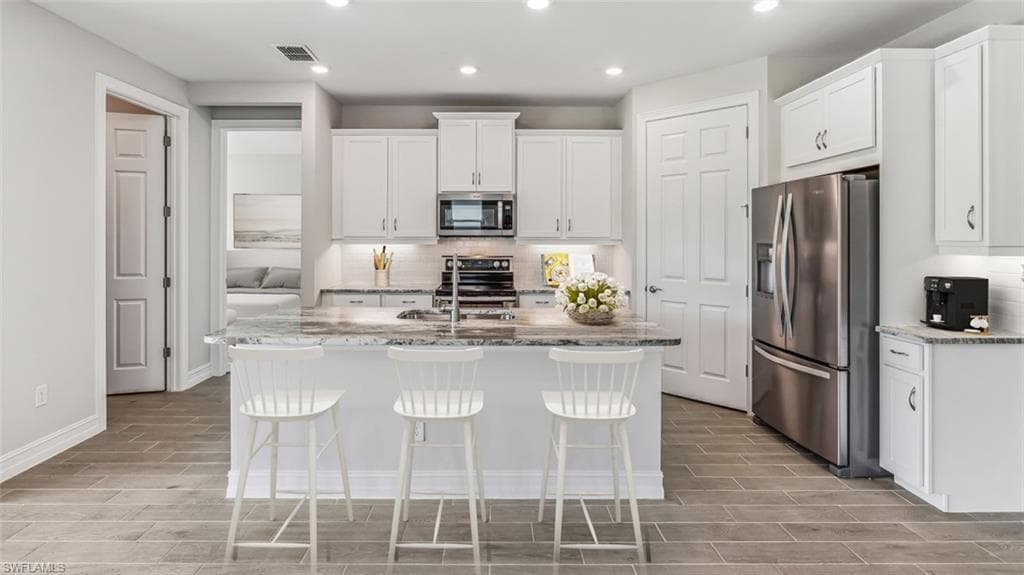 289 Nissi Ct, Naples, FL 34114-6