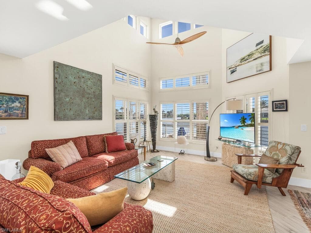 158 Eveningstar Cay, Naples, FL 34114-9