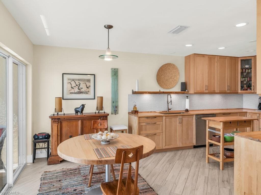 158 Eveningstar Cay, Naples, FL 34114-10