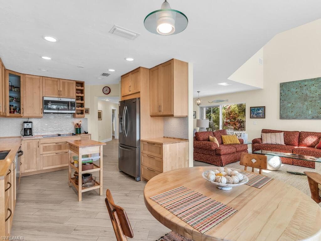 158 Eveningstar Cay, Naples, FL 34114-11