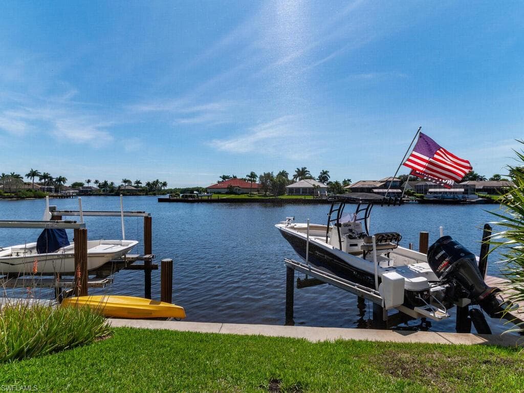 158 Eveningstar Cay, Naples, FL 34114-17