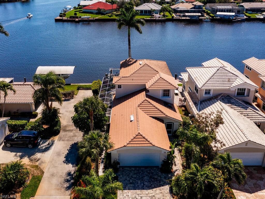 158 Eveningstar Cay, Naples, FL 34114-1