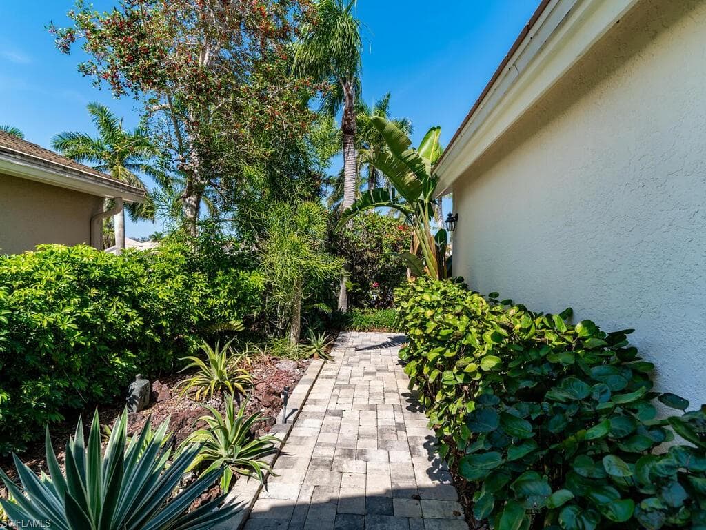 158 Eveningstar Cay, Naples, FL 34114-39