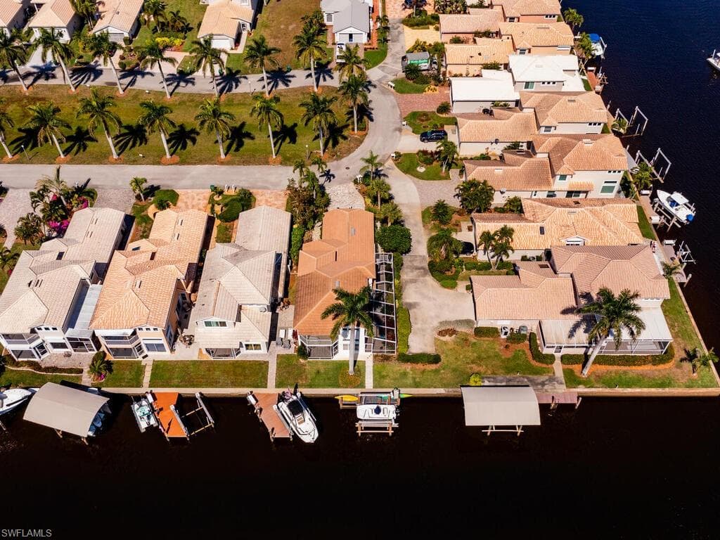 158 Eveningstar Cay, Naples, FL 34114-42