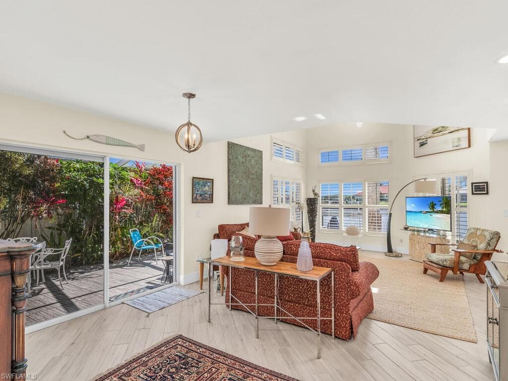 158 Eveningstar Cay, Naples, FL 34114-7
