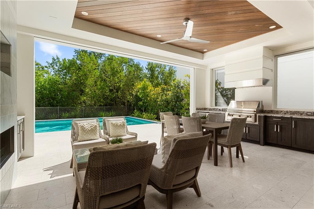 61 14th St S, Naples, FL 34102-15