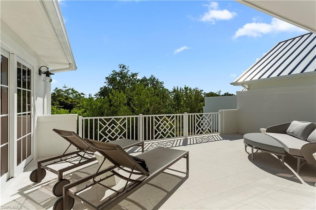 61 14th St S, Naples, FL 34102-25