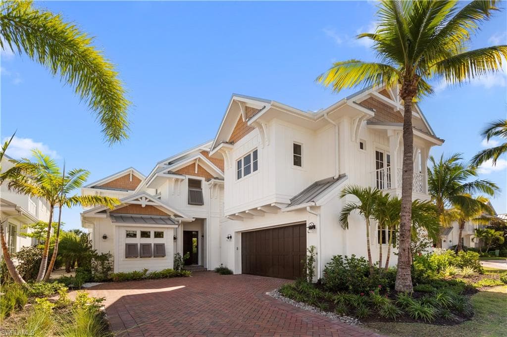 61 14th St S, Naples, FL 34102-1