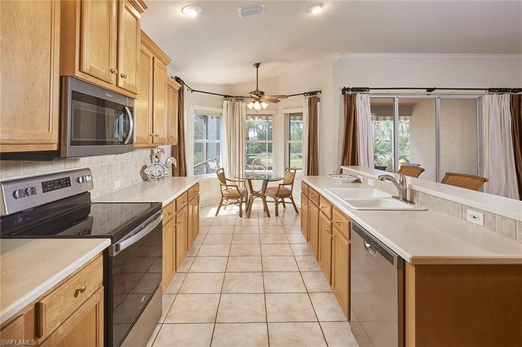 9301 Troon Lakes Dr, Naples, FL 34109-8