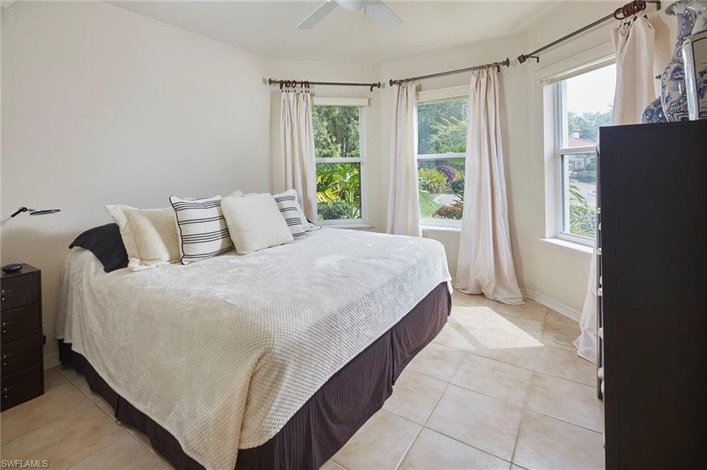 9301 Troon Lakes Dr, Naples, FL 34109-16