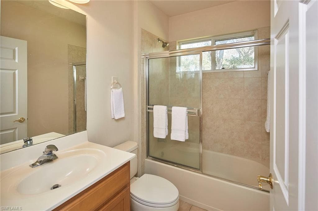 9301 Troon Lakes Dr, Naples, FL 34109-17
