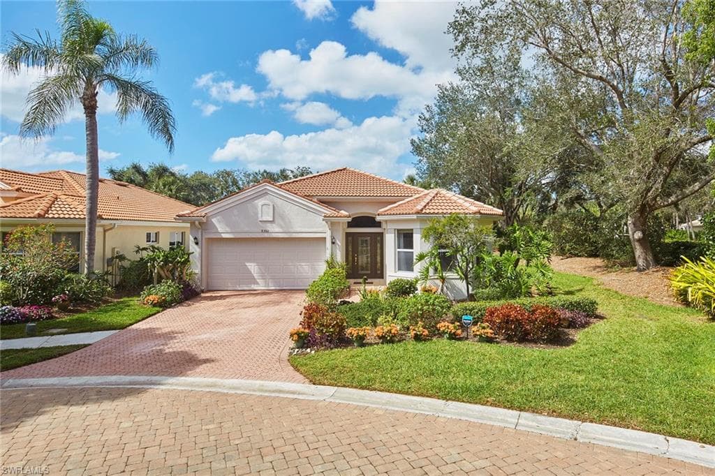 9301 Troon Lakes Dr, Naples, FL 34109-0