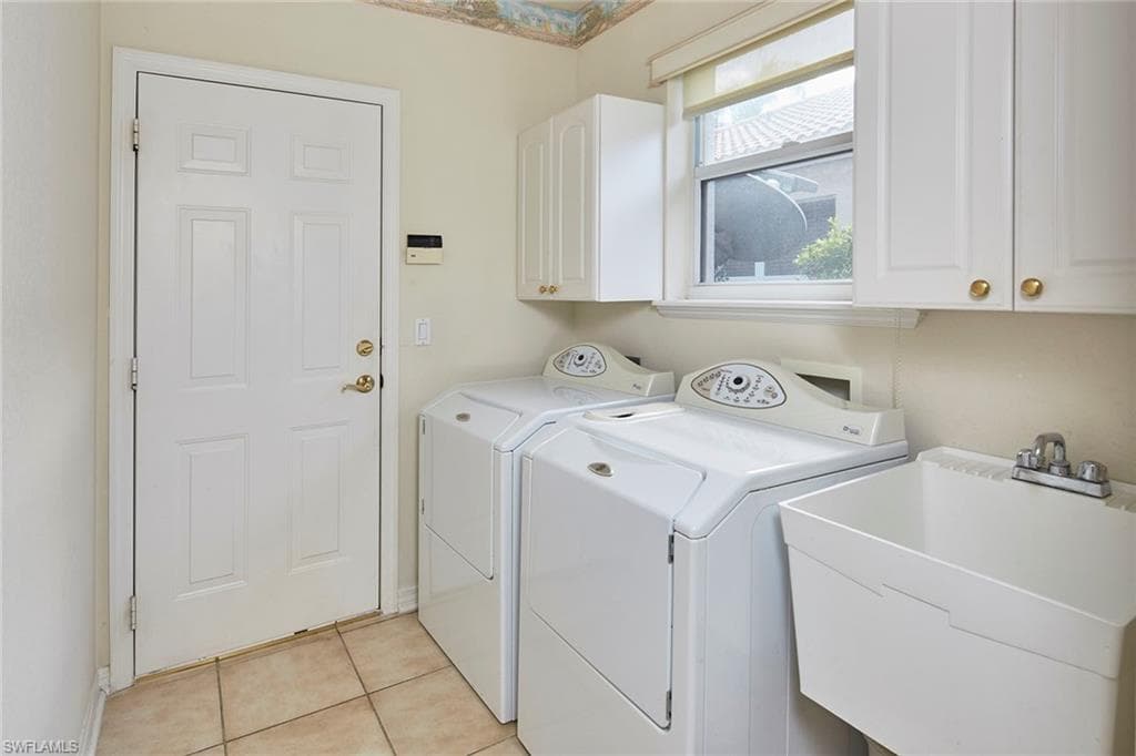 9301 Troon Lakes Dr, Naples, FL 34109-19