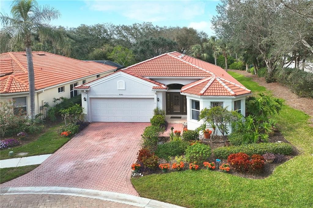 9301 Troon Lakes Dr, Naples, FL 34109-25