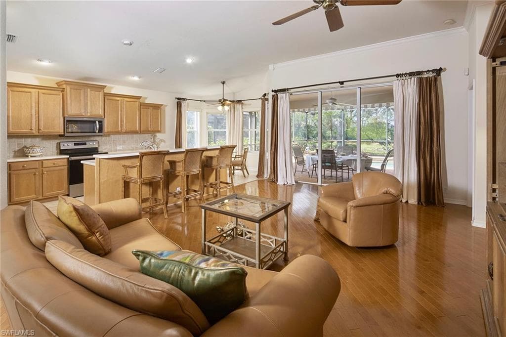 9301 Troon Lakes Dr, Naples, FL 34109-4