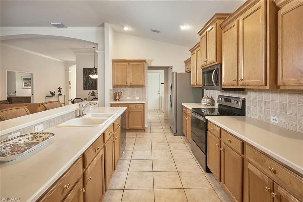 9301 Troon Lakes Dr, Naples, FL 34109-7