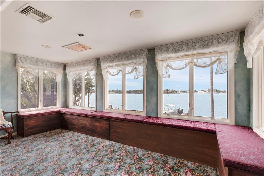 1535 Dolphin Ln, Naples, FL 34102-20