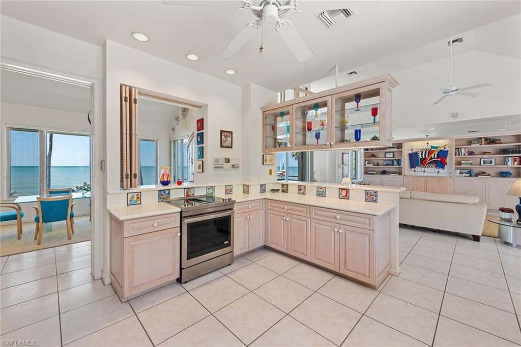30 3rd Ave S, Naples, FL 34102-11