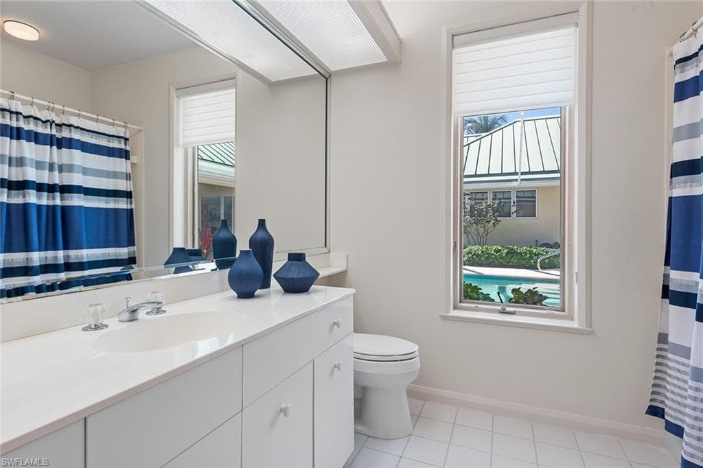 30 3rd Ave S, Naples, FL 34102-24