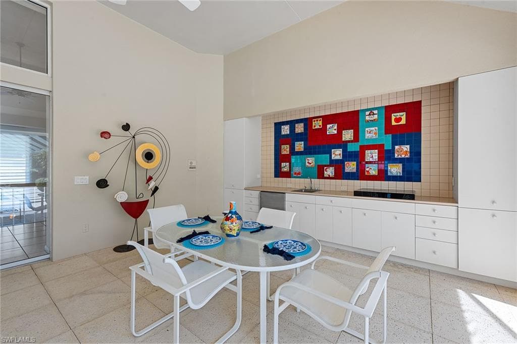 30 3rd Ave S, Naples, FL 34102-35