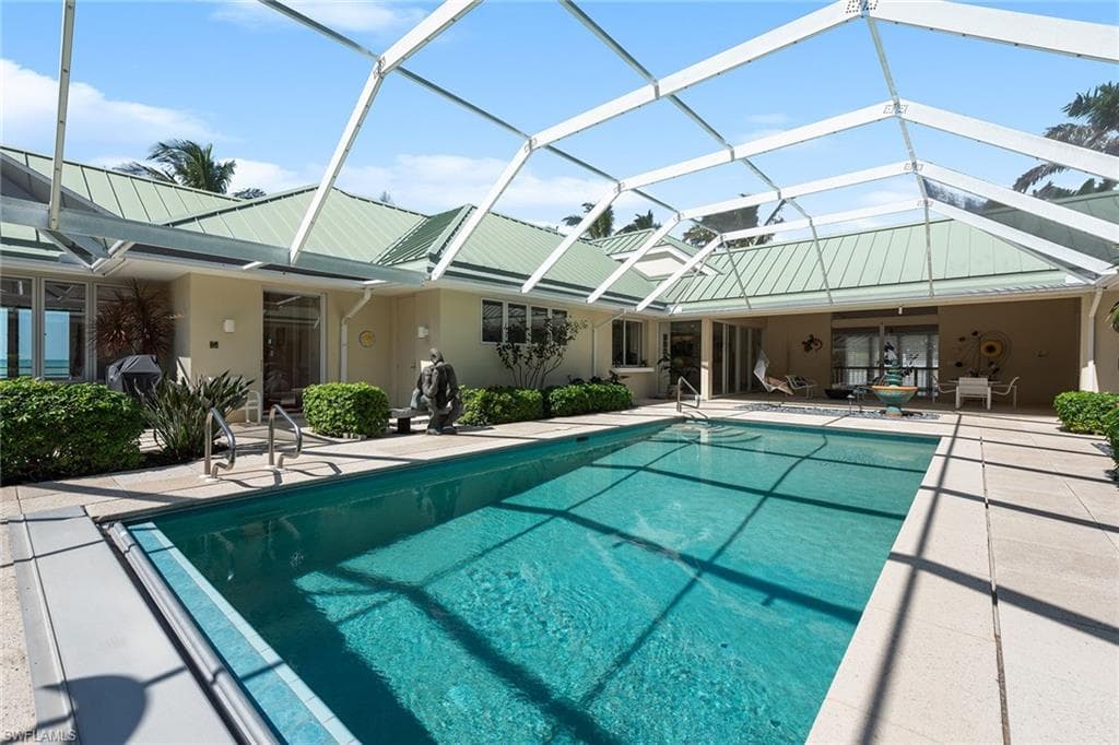 30 3rd Ave S, Naples, FL 34102-38