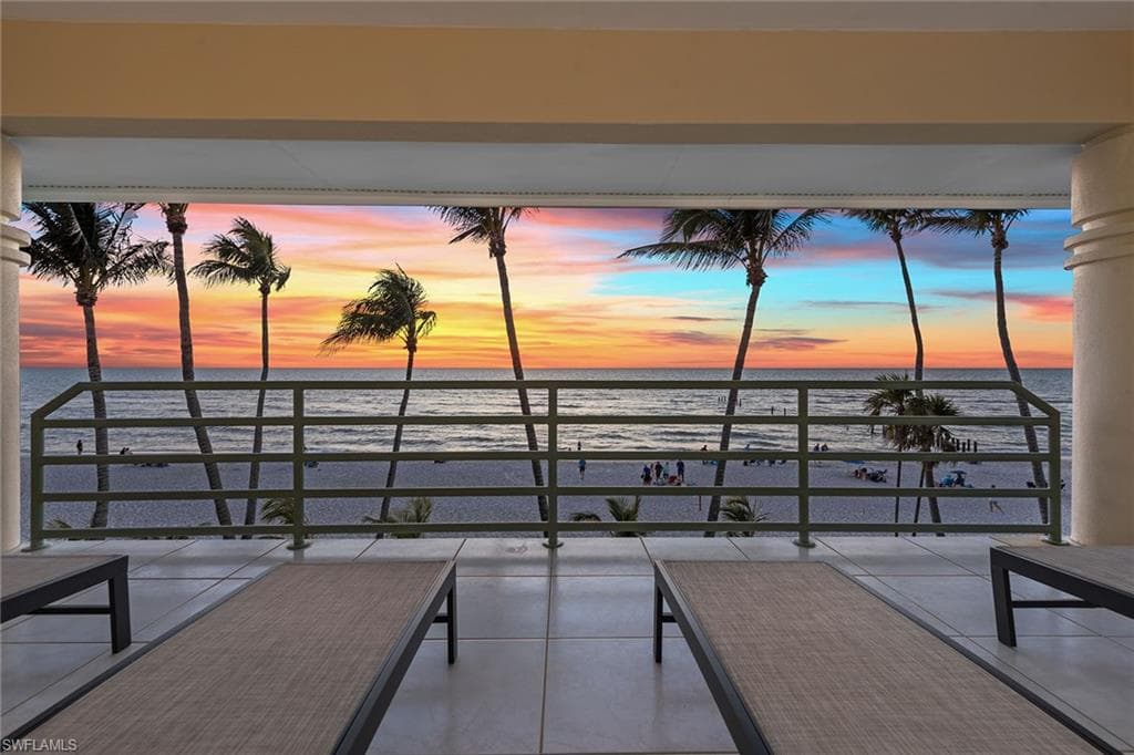 30 3rd Ave S, Naples, FL 34102-42