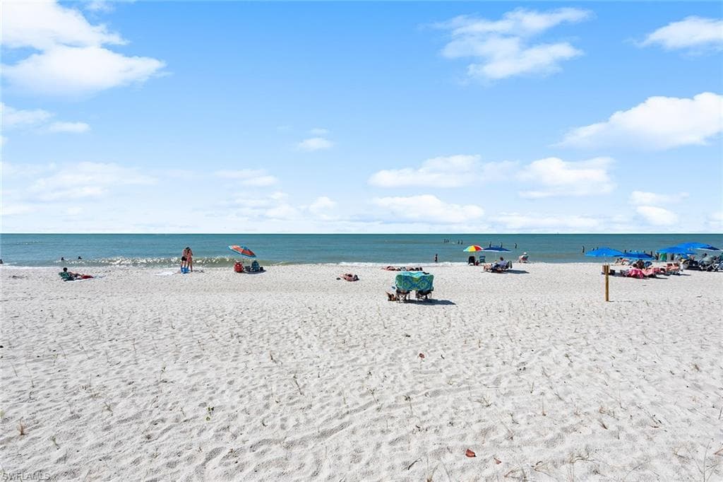 30 3rd Ave S, Naples, FL 34102-44