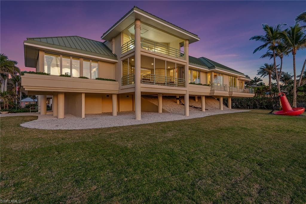 30 3rd Ave S, Naples, FL 34102-3