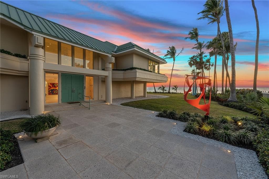 30 3rd Ave S, Naples, FL 34102-4