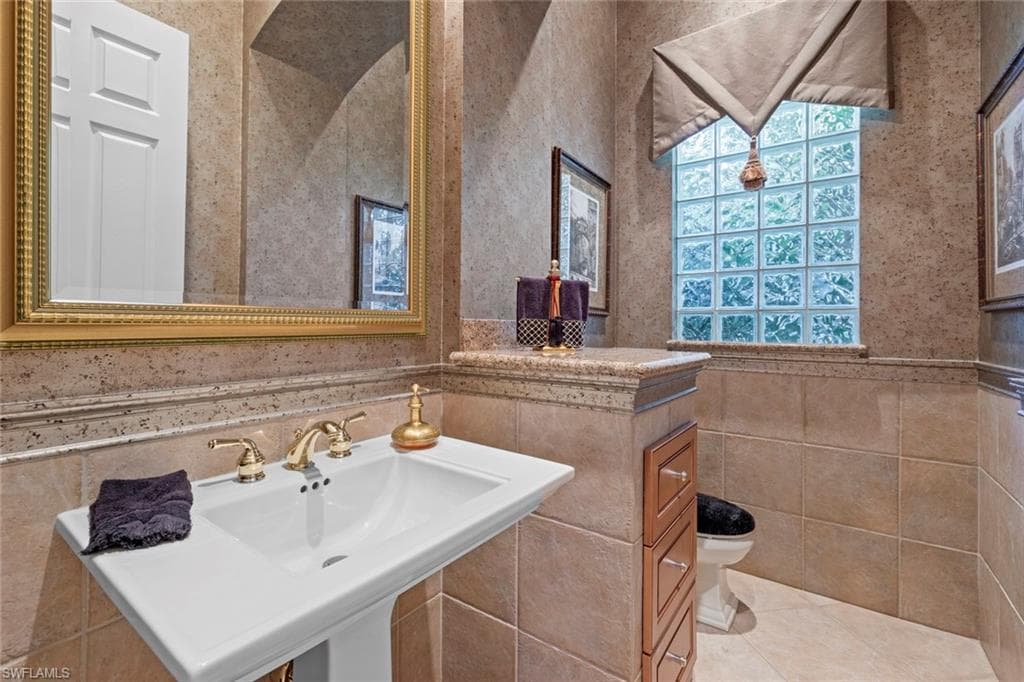 1438 Via Portofino, Naples, FL 34108-8