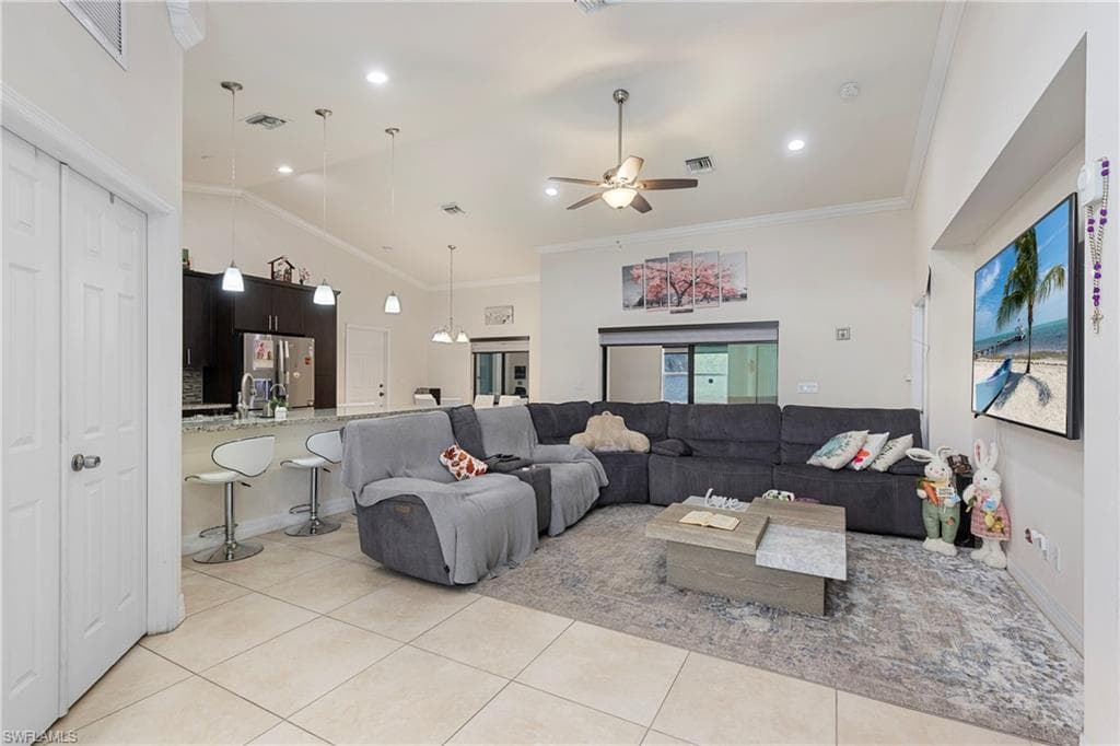 1015 Greenwood Ave, Lehigh Acres, fl 33972-3
