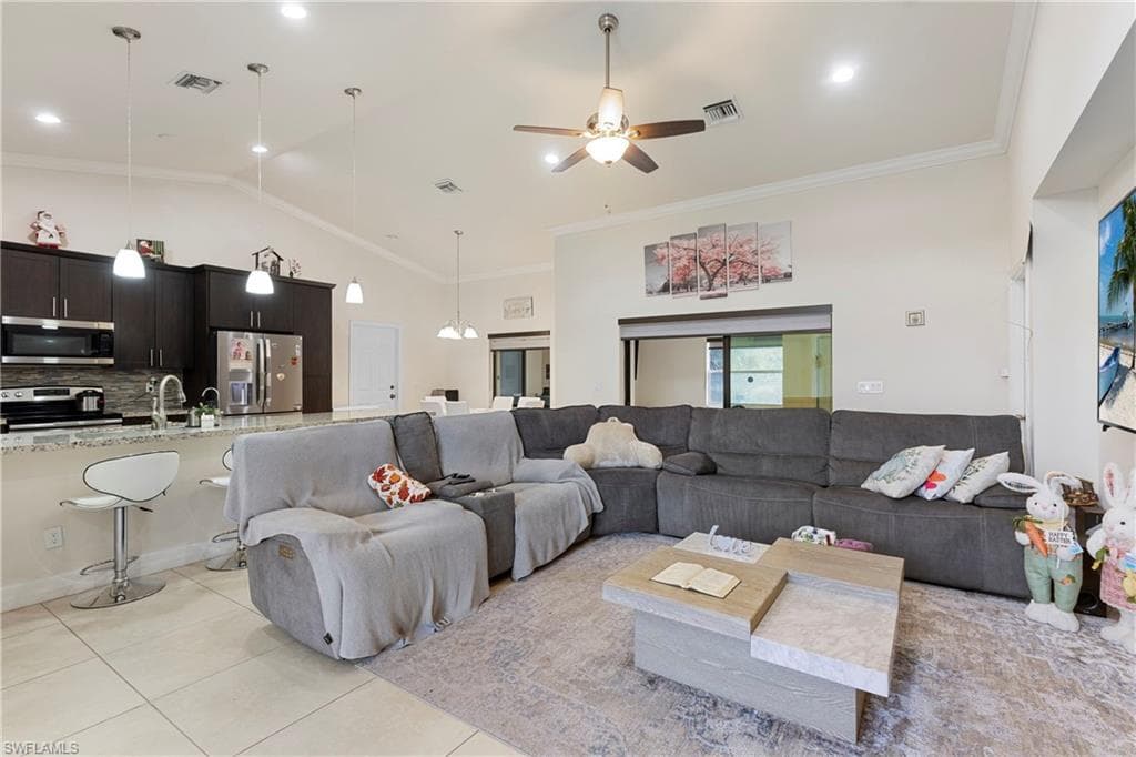 1015 Greenwood Ave, Lehigh Acres, fl 33972-4