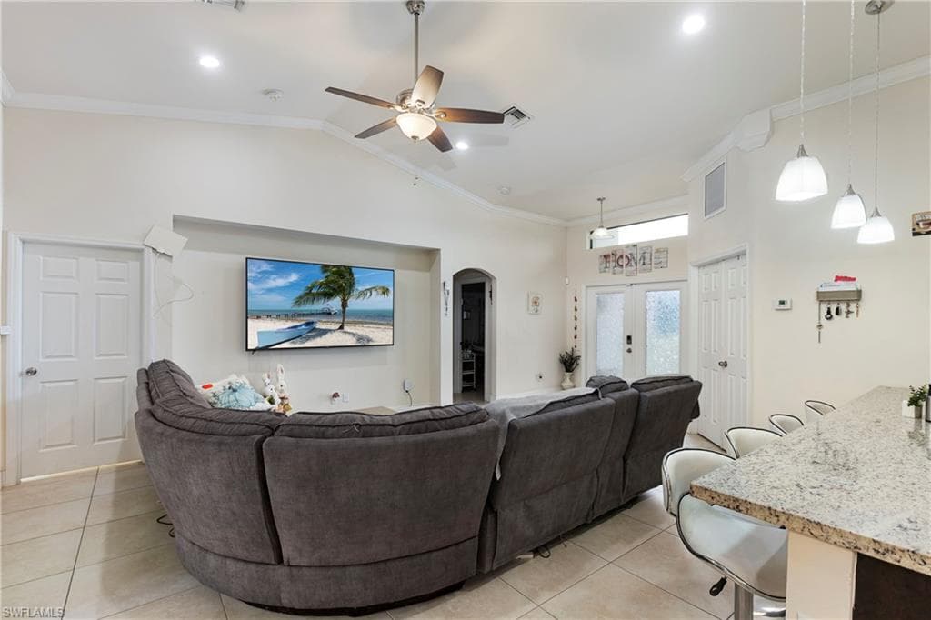 1015 Greenwood Ave, Lehigh Acres, fl 33972-5