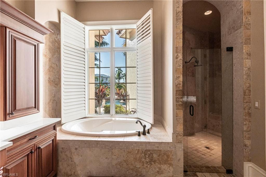 1801 Kingfish Rd, Naples, FL 34102-17