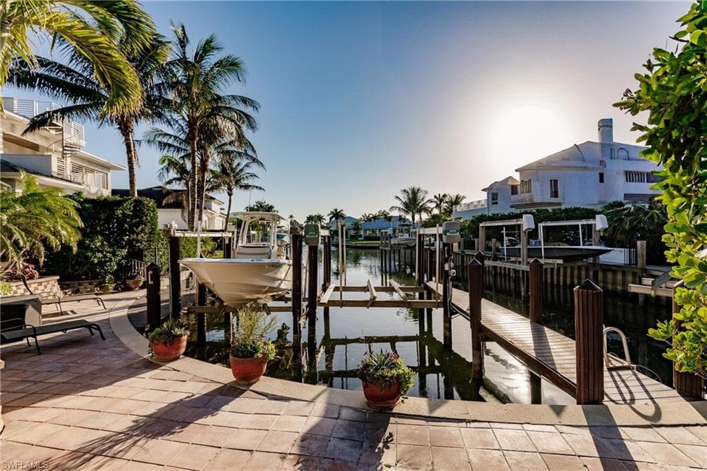 1801 Kingfish Rd, Naples, FL 34102-27