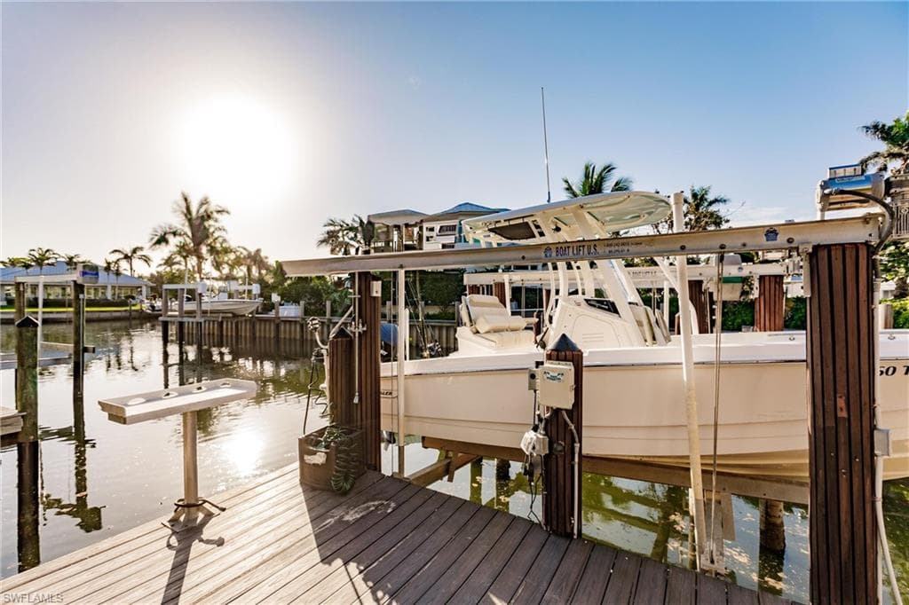 1801 Kingfish Rd, Naples, FL 34102-28