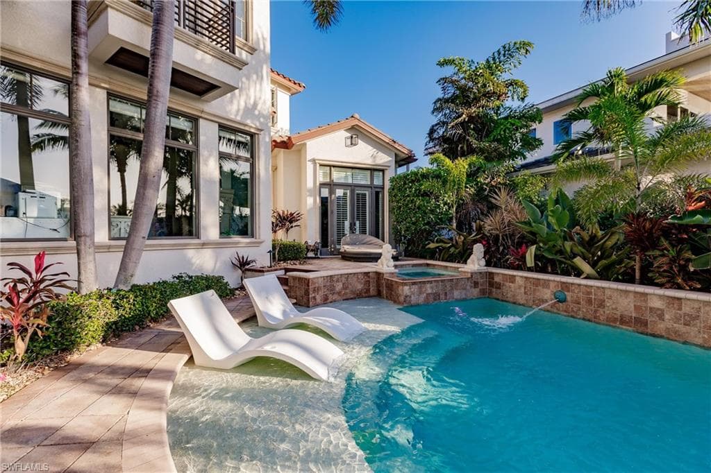 1801 Kingfish Rd, Naples, FL 34102-29