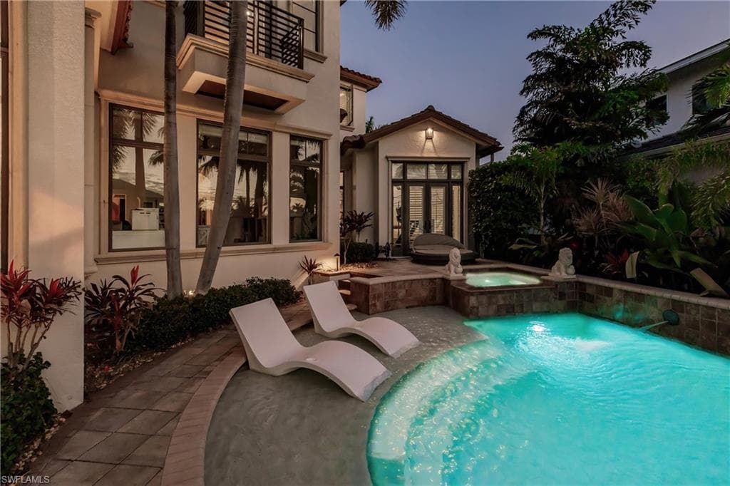 1801 Kingfish Rd, Naples, FL 34102-2