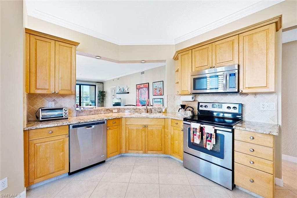 2421 Ravenna Blvd 101, Naples, FL 34109-4