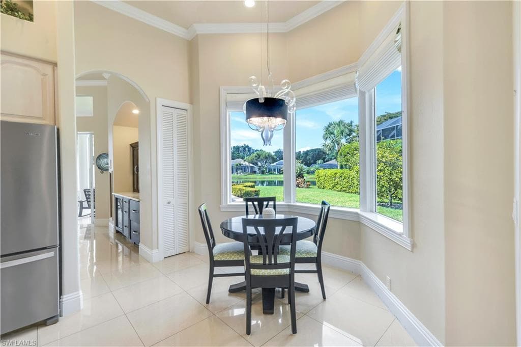 914 Spanish Moss Trl, Naples, FL 34108-19