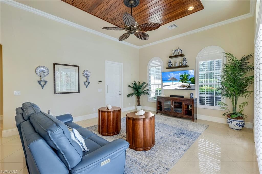 914 Spanish Moss Trl, Naples, FL 34108-25