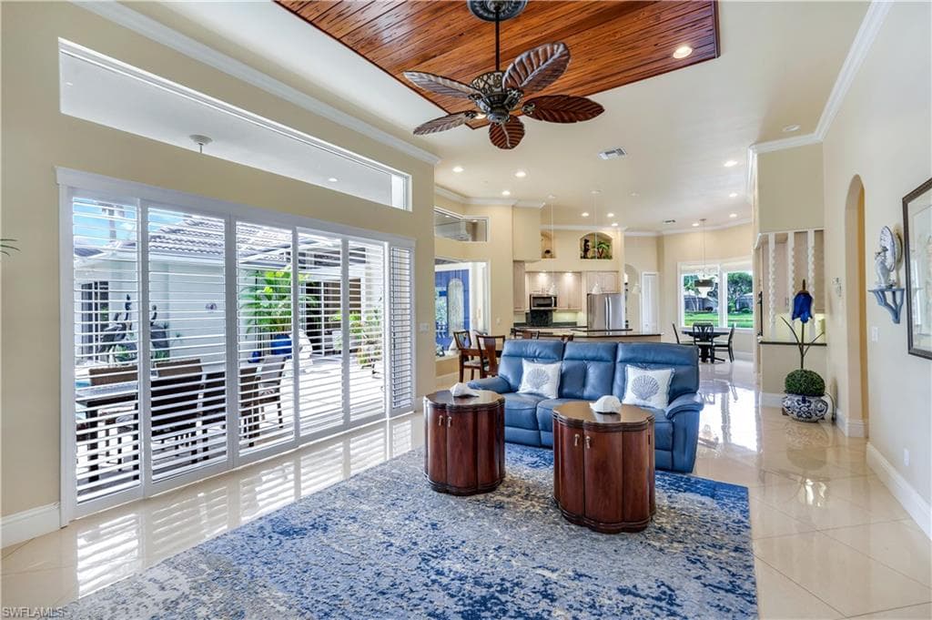 914 Spanish Moss Trl, Naples, FL 34108-26