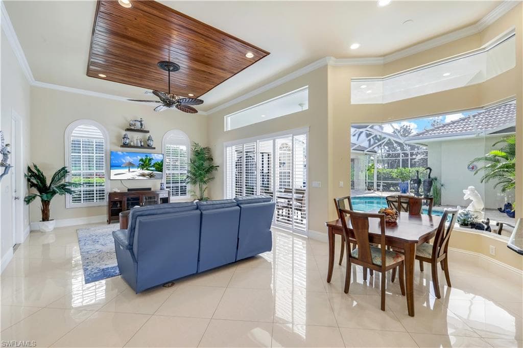 914 Spanish Moss Trl, Naples, FL 34108-27
