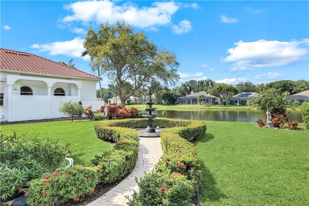 914 Spanish Moss Trl, Naples, FL 34108-40