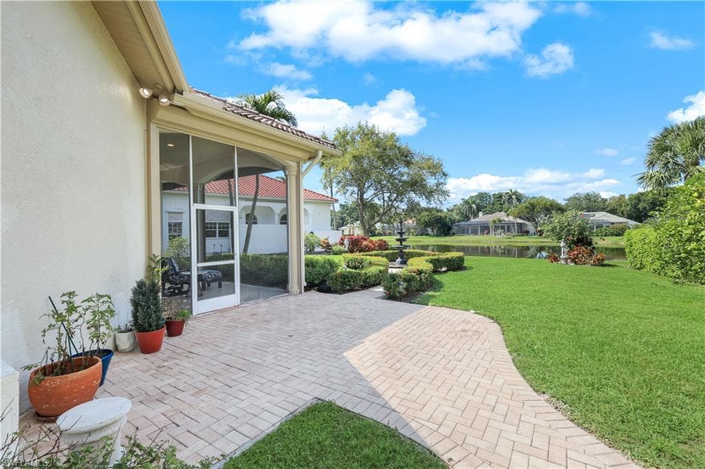 914 Spanish Moss Trl, Naples, FL 34108-41