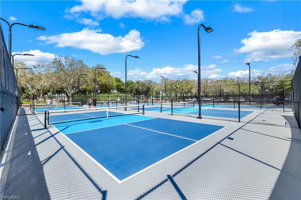 914 Spanish Moss Trl, Naples, FL 34108-47