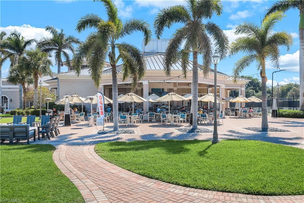 914 Spanish Moss Trl, Naples, FL 34108-48