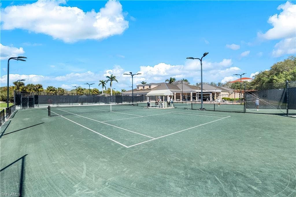 914 Spanish Moss Trl, Naples, FL 34108-49